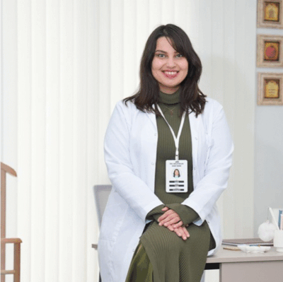 Fizyoterapist Yasemin Poyraz